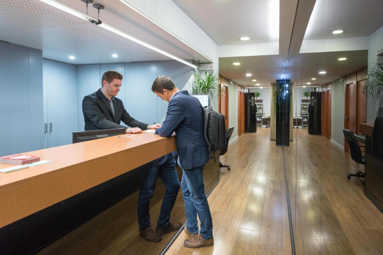 Senator Barcelona Apartments Bagian luar foto